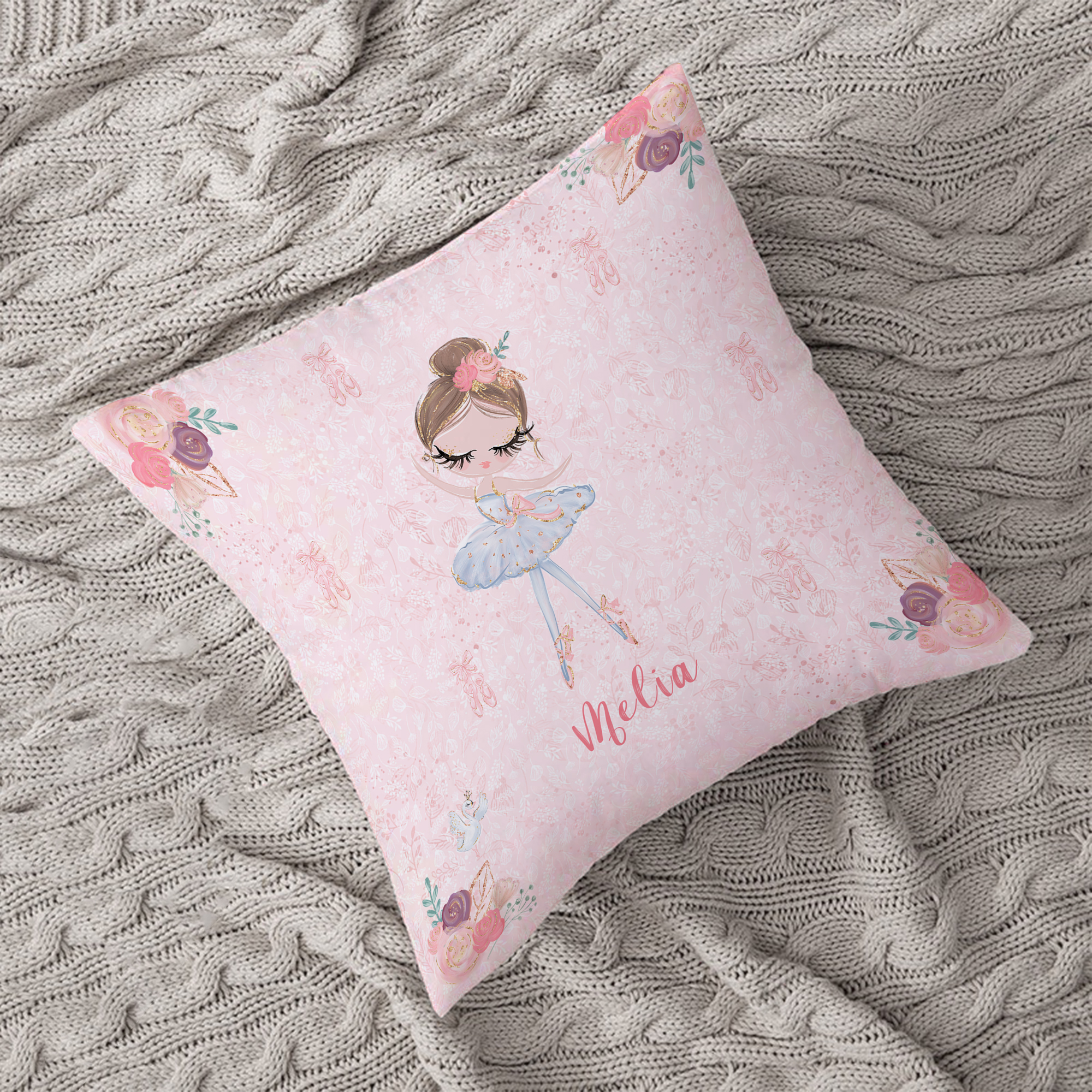 Kissen inklusive Innenkissen mit Namen oder Text personalisierbar im Design Ballerina 1 in zwei Größen