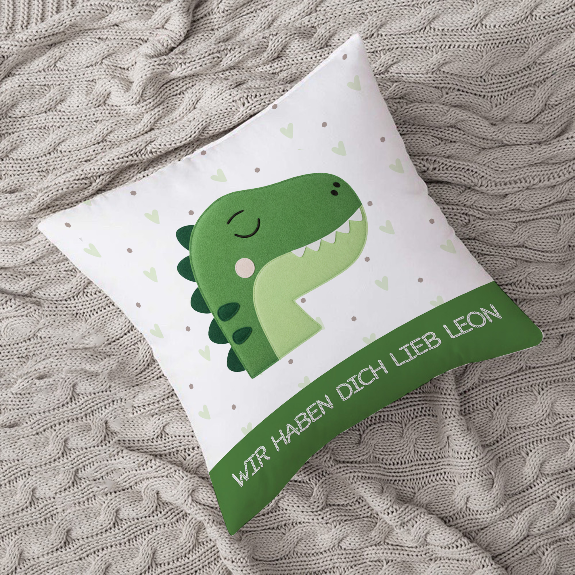 Personalisiertes Kissen „Schlummer-Dino“ – Kuschelweich in Stick-Optik