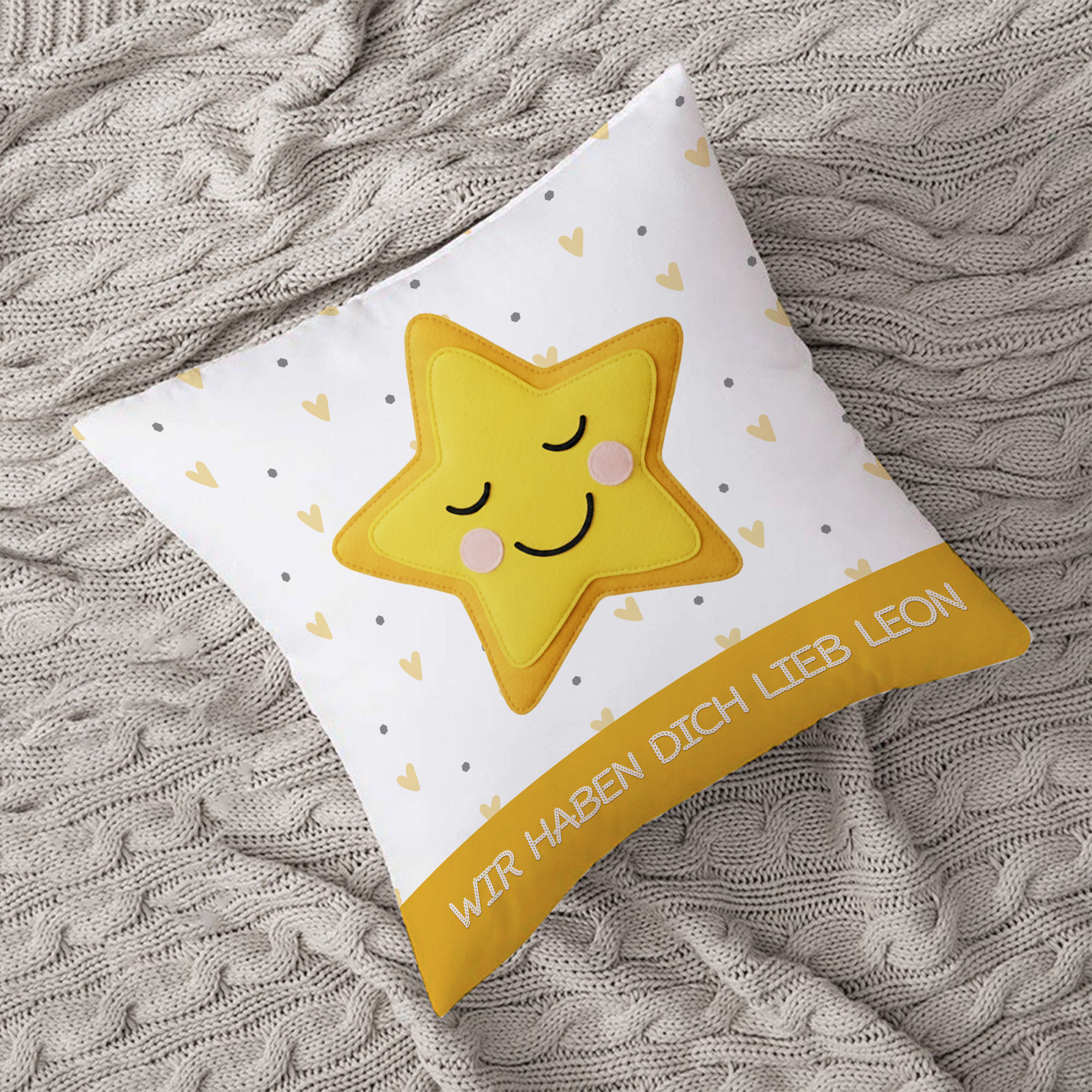 Personalisiertes Kissen „Schlummer-Stern“ – Kuschelweich in Stick-Optik
