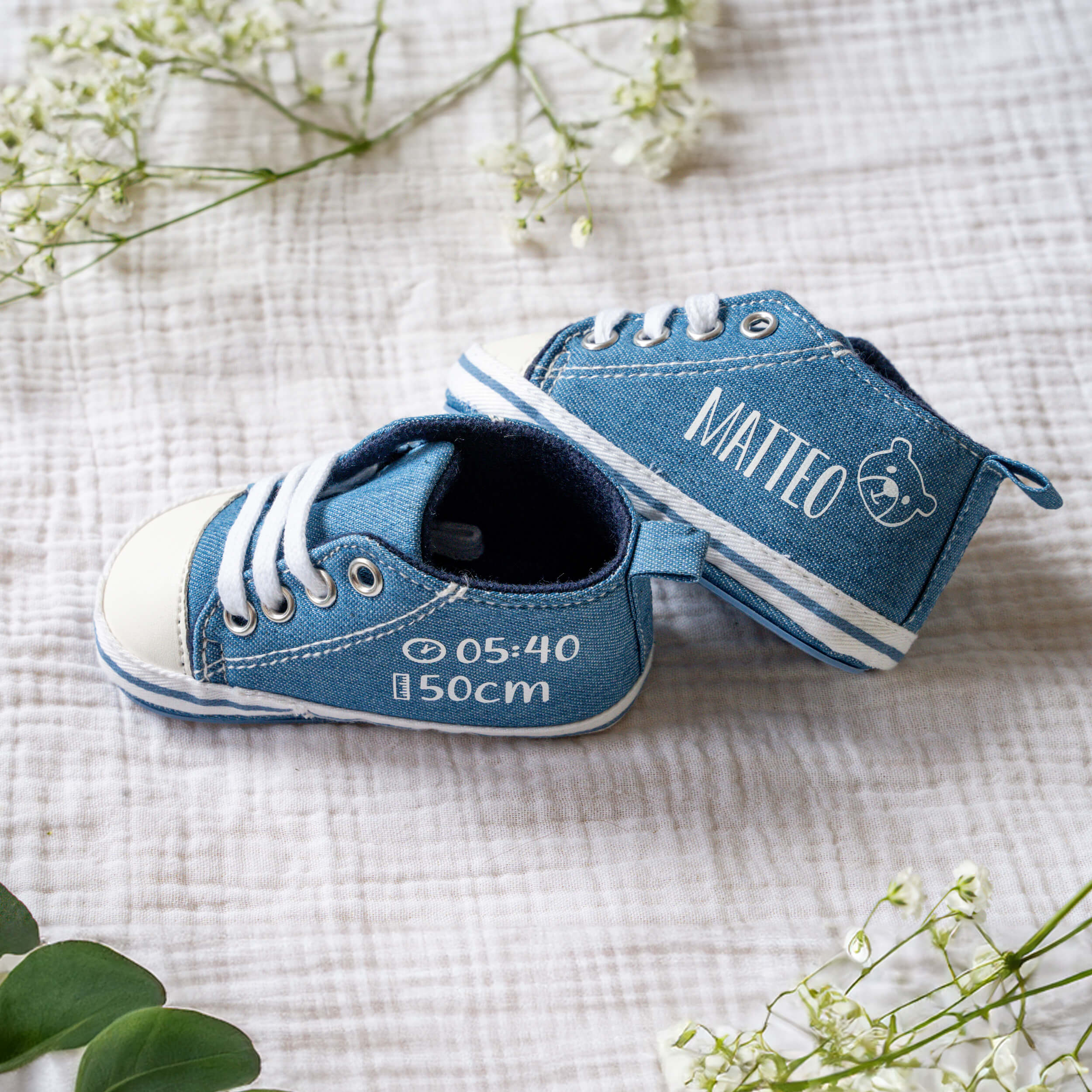 Baby Sneaker mit Namen personalisierbar mit Text in den Farbe Rot