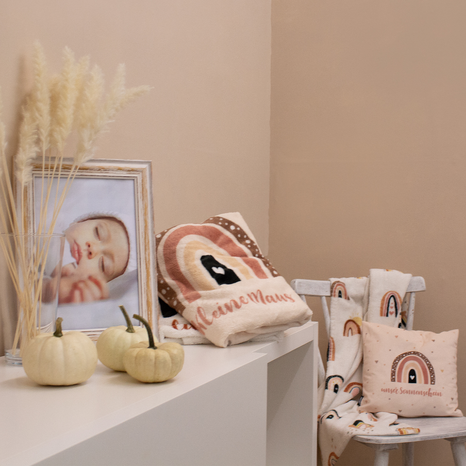 Handtuch 50x100 cm mit Namen oder Text personalisierbar im Design Regenbogen Sternchen