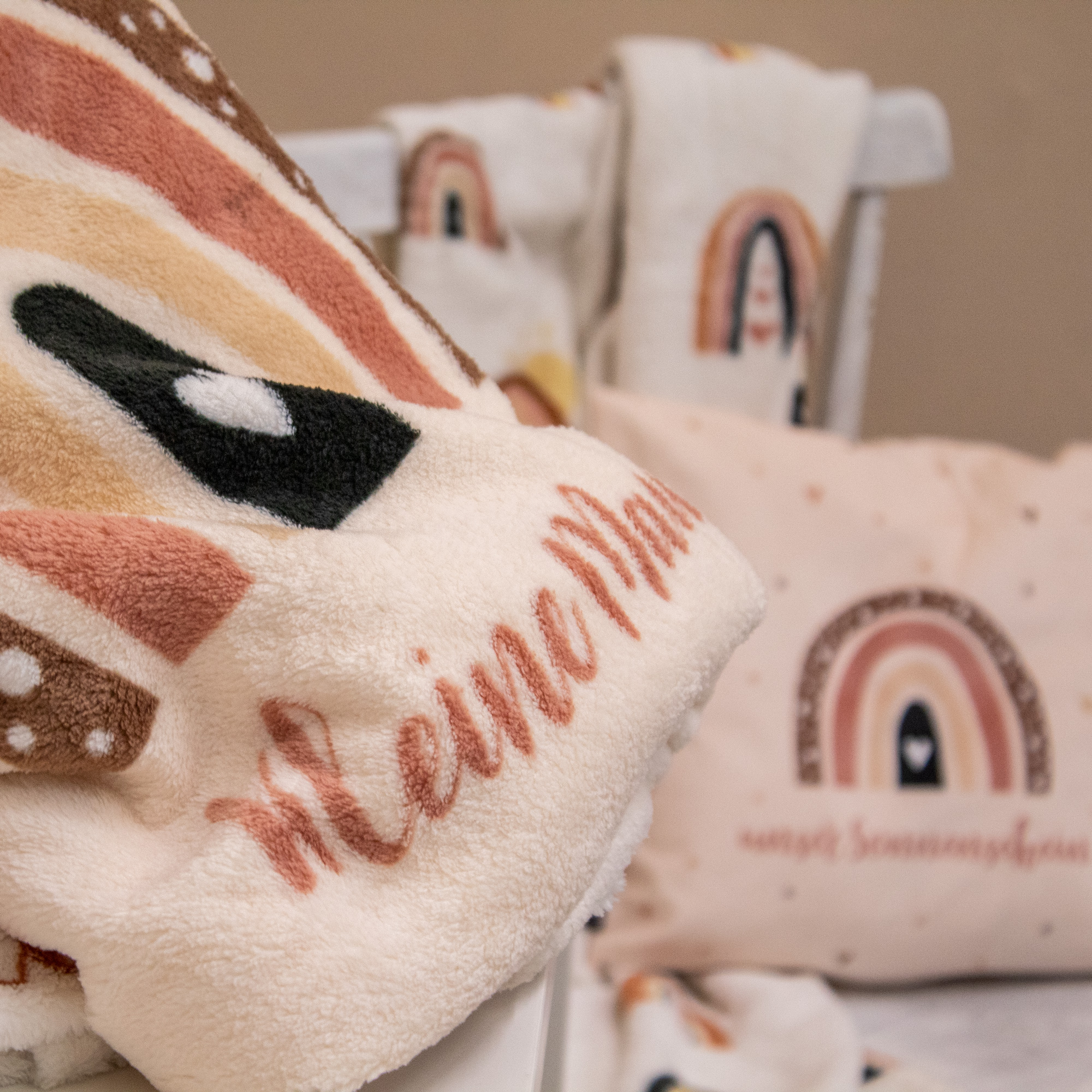 Flauschige Kuscheldecke 75x100cm mit Namen oder Text personalisierbar im Design Regen Sternchen